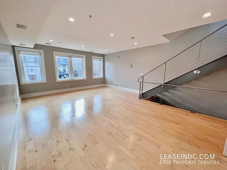2619 Garfield St NW #4 — Photo 4