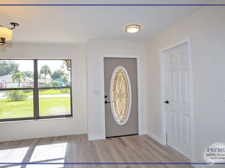 4053 Seaoats Ln — Photo 3
