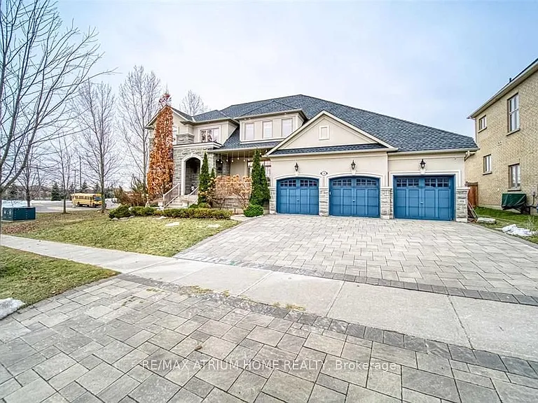 18 Soleil Blvd — Photo 1