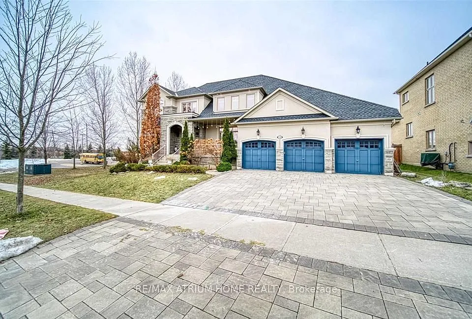 18 Soleil Blvd