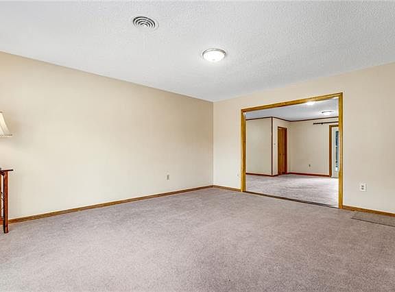 4th image of 206 Mirecourt Dr