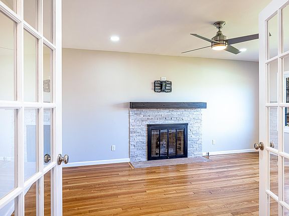 5th image of 614 Portland Dr