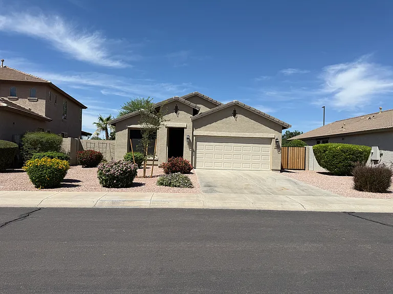 3540 E Riopelle Ave — Photo 2