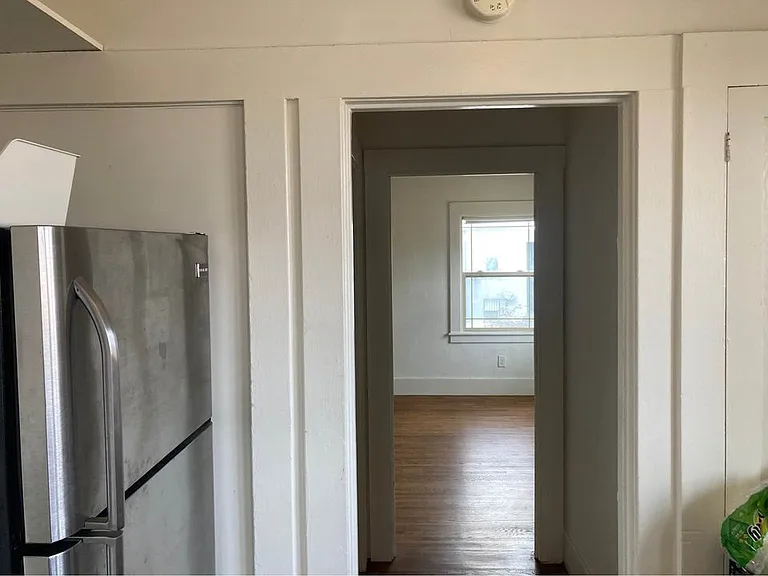 870 55th St #B — Photo 8