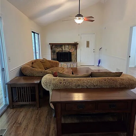 984 Overlook Dr — Photo 4