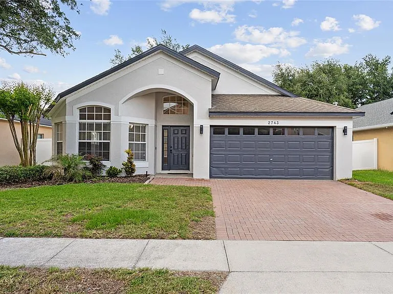 2743 Stanwood Dr — Photo 1