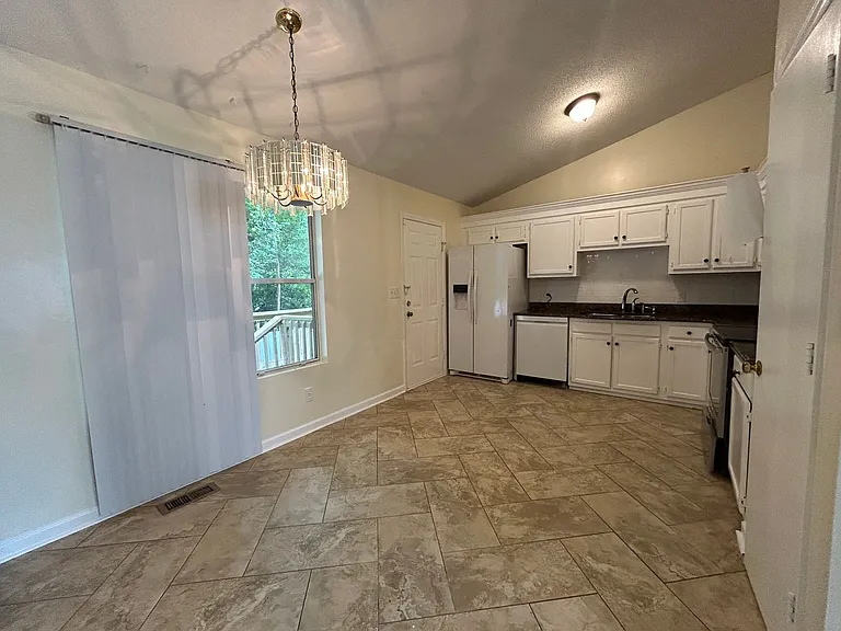 808 Circle Dr — Photo 4