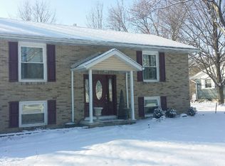 805 Carnation Dr, Wapakoneta, OH 45895