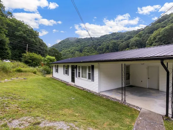 857 East Ave, Richlands, VA 24641
