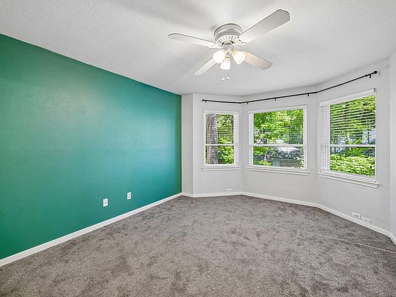 5th image of 11 Cedar Chase Pl