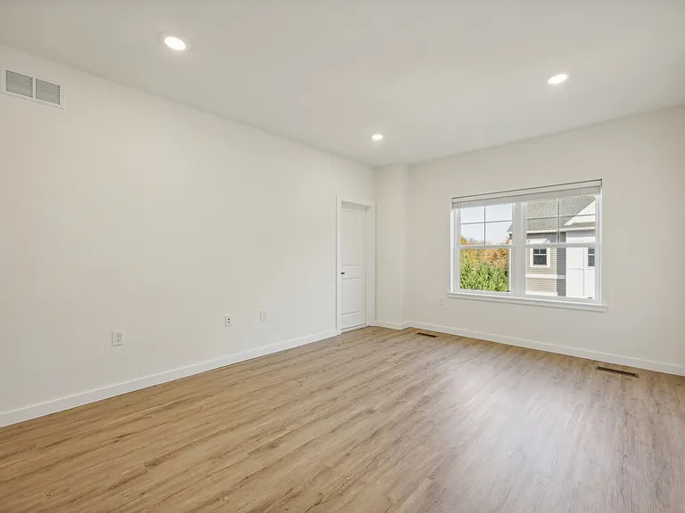 4 Kelly Ct W — Photo 8