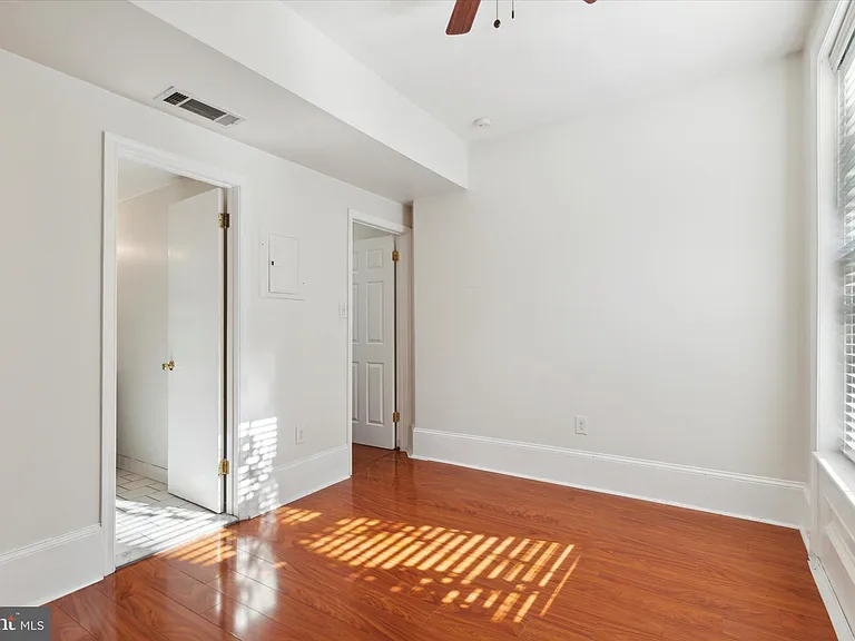 1604 Wallace St #102 — Photo 13