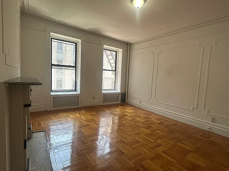 309 W 54th St #3A — Photo 3