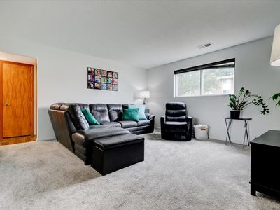4213 62nd St APT 2, Urbandale, IA, 50322