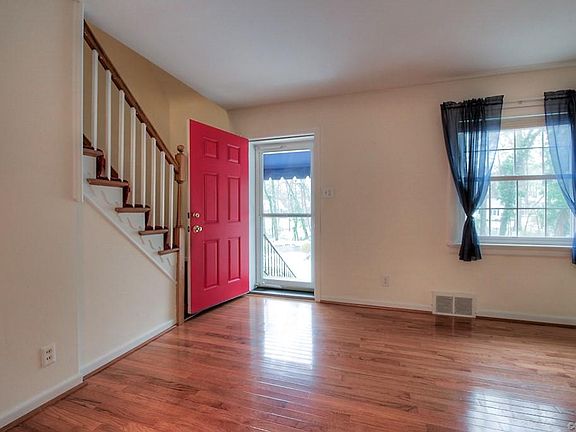 4th image of 1303 E Valley Dr