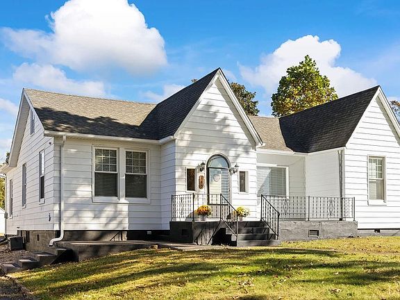 2nd image of 140 Grove Ave
