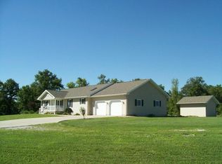 878 Longbridge Trl, Walshville, IL 62091