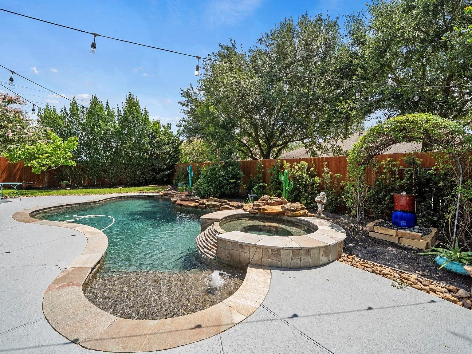 4 bed, 3.5 bath, 3978 sqft, $5,000 — Photo 2
