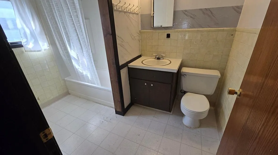 2 bed, 1.5 bath, $1,050 — Photo 2