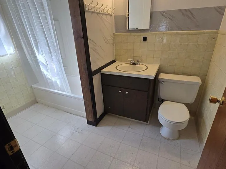 411 5th St NW #B — Photo 2