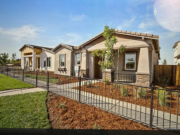 1870 Foster Ln — Photo 1
