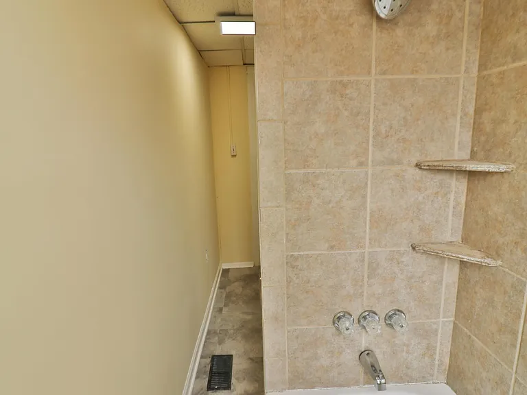 1303 James St — Photo 14