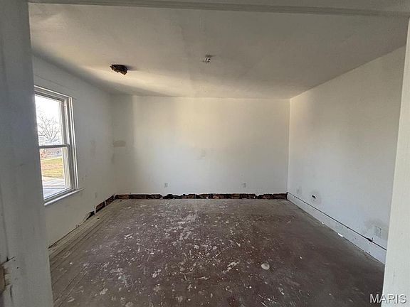5th image of 602 N Wood River Ave