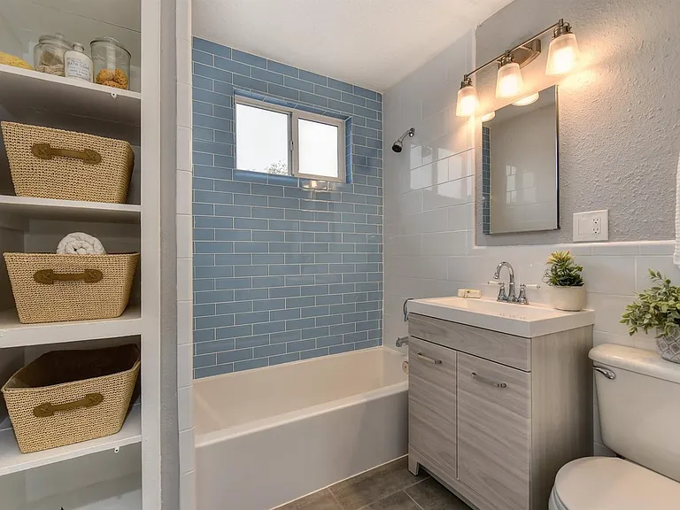 3652 McClellan Dr — Photo 26