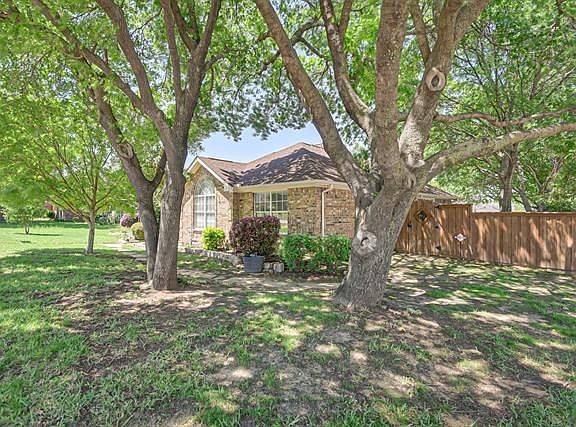 2nd image of 2034 Vista Dr