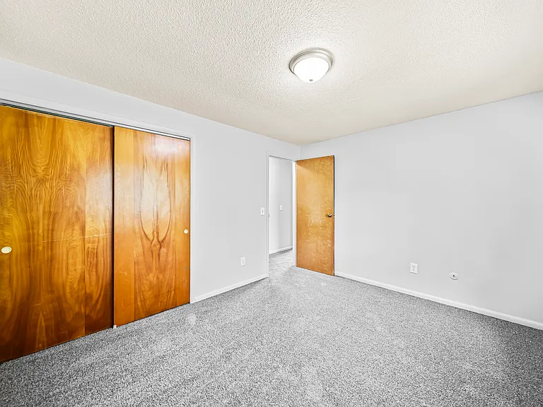 Heatherstone Apartments — Photo 49