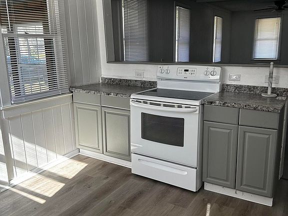 3rd image of 1604 LAUDER Avenue