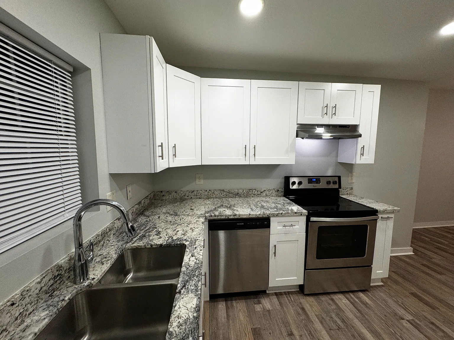 220 Sunset Avenue — Photo 2