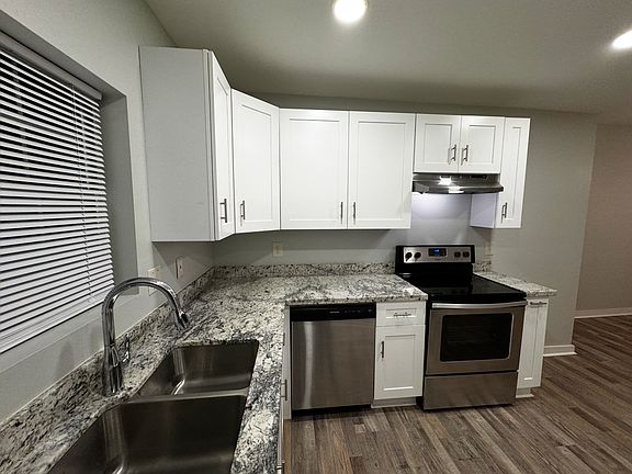 2nd image of 220 Sunset Ave