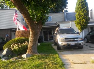 2020 Berkshire Cir UNIT C, Carpentersville, IL 60110