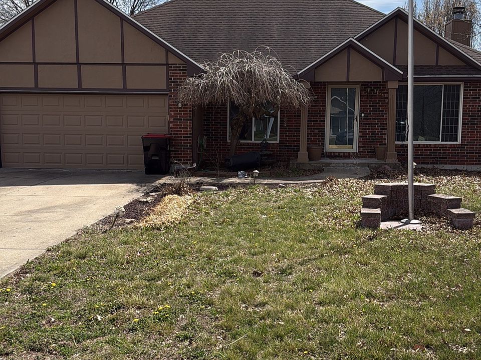 1st image of 906 Foxridge Dr