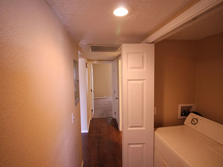 1004 Mockingbird Ln — Photo 8