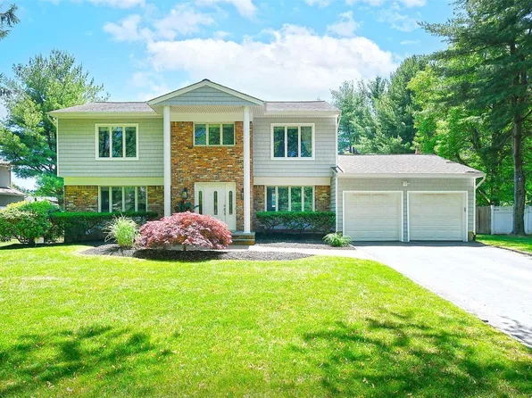 4 Farm Hollow Court, East Northport, NY 11731