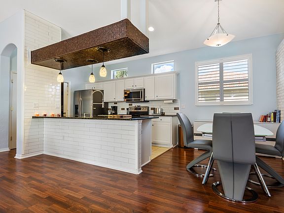Breakfast nook3
