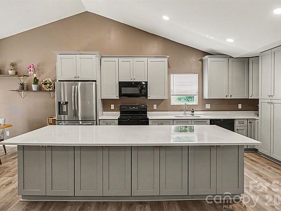 5th image of 3012 Waycross Dr