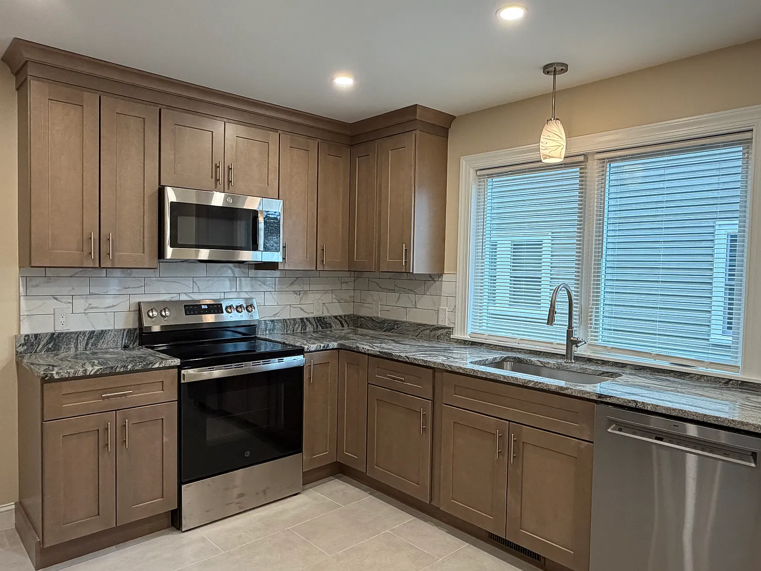2 bed, 1100 sqft, $3,000 — Photo 2