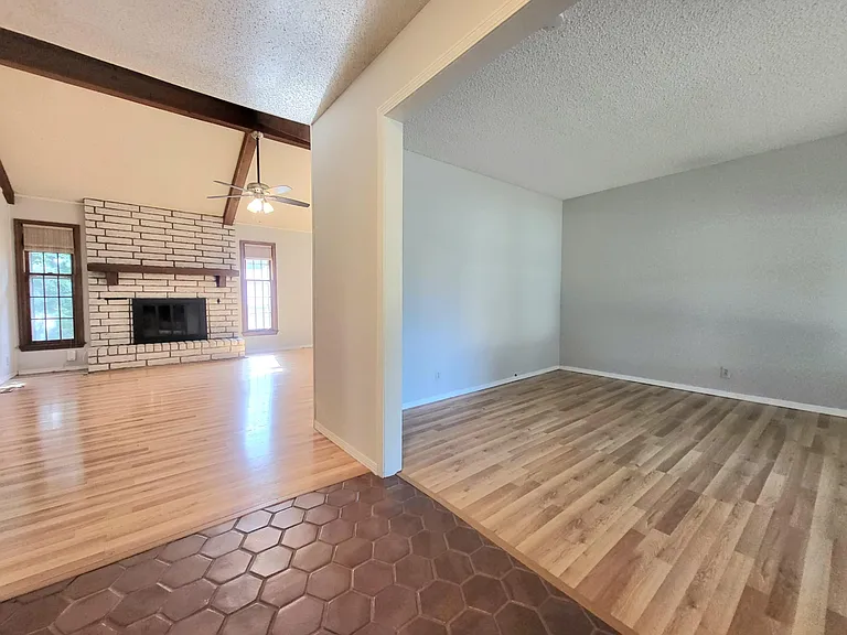 3232 S Roanoke Ave — Photo 3