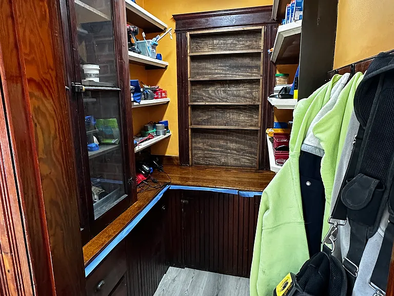 Walk in pantry off kitchen