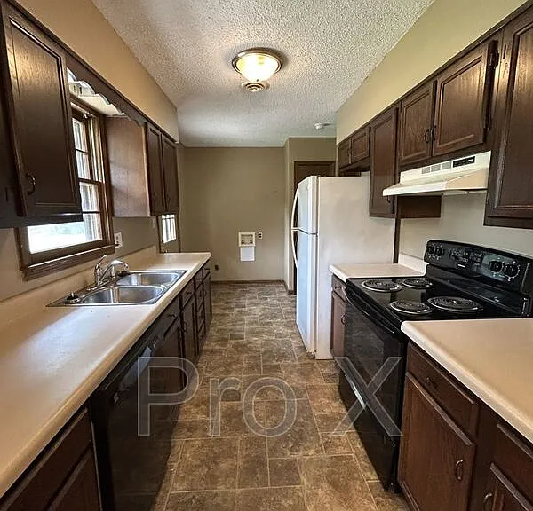 515 E Jefferson St — Photo 4