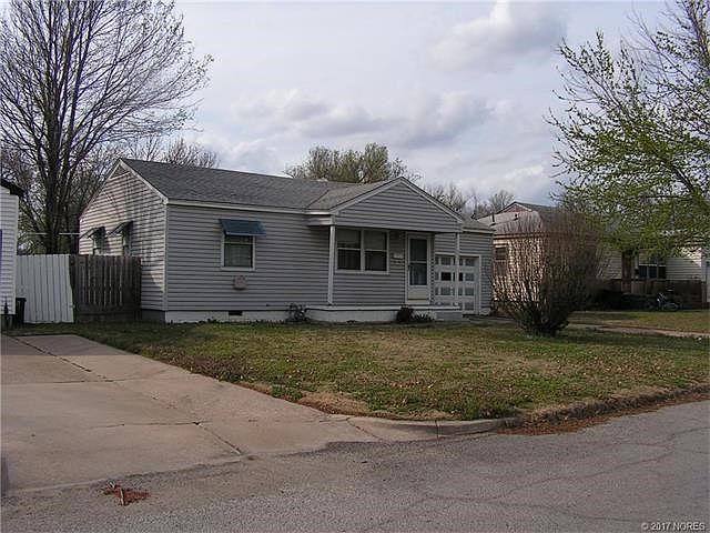 Cute little home would be a great first home or investment property!  Needs a little TLC!