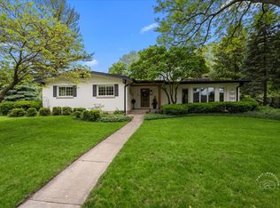 705 Meadows Rd, Geneva, IL 60134