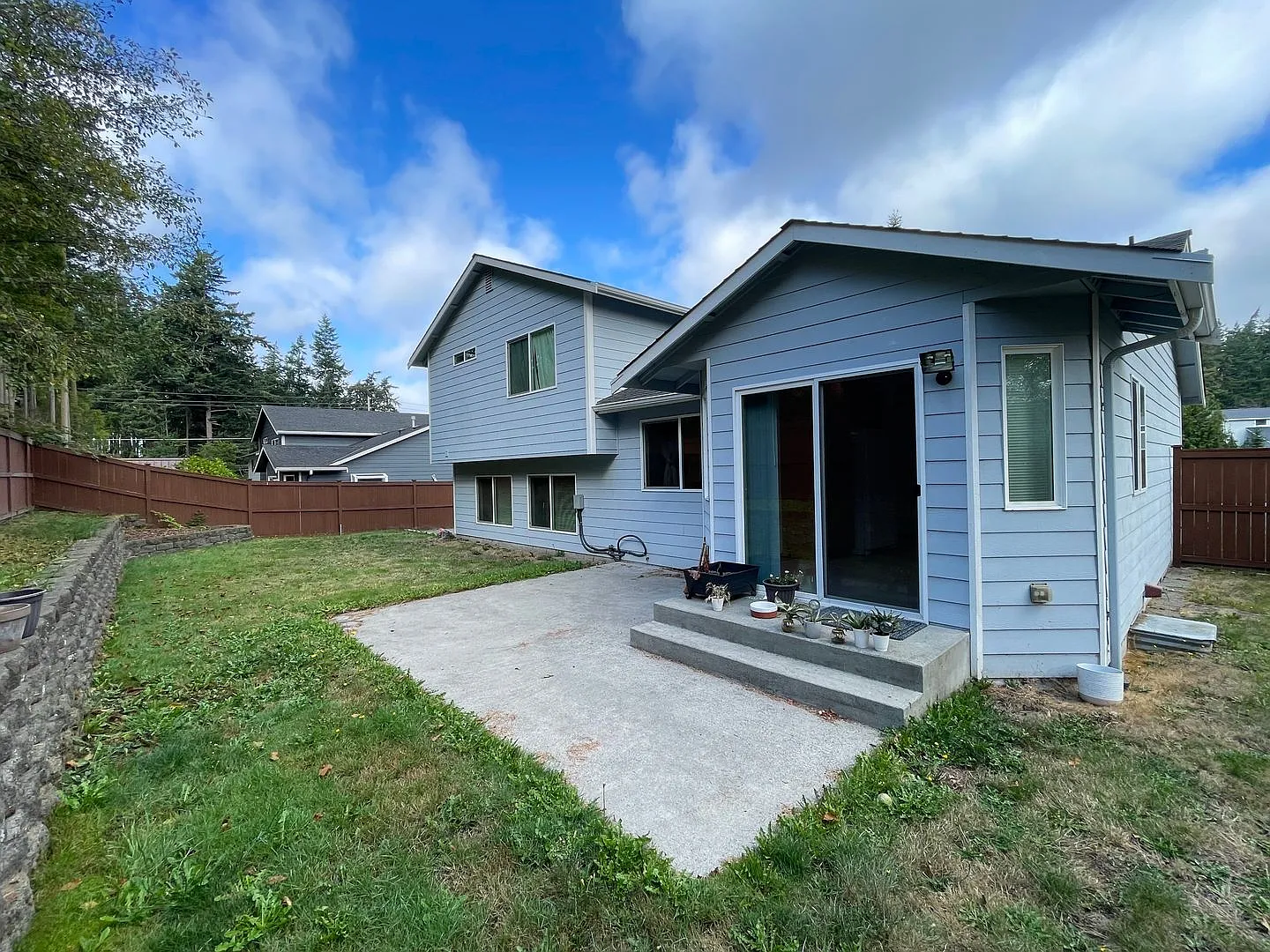 Fantastic 3 bedroom Home in Lovely Neighborhood close to schools and base, Pet Friendly! — Photo 3