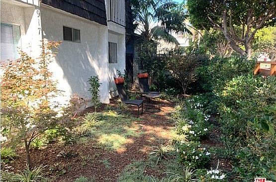 3rd image of 917 Marine St