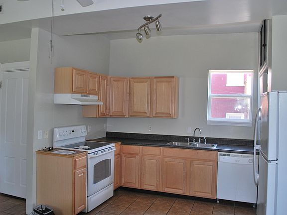 4th image of 907 Norton St