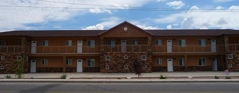 1st image of 404 S Schwartz Ave