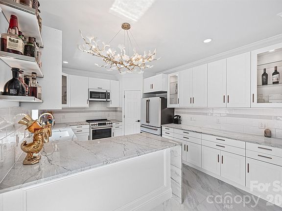 5th image of 9827 Potter Rd